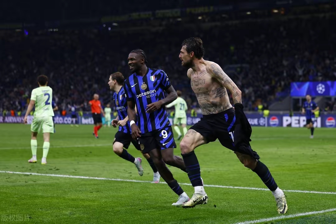 世俱杯时间-包含英格兰绝杀巴萨,本泽马制霸全场的词条