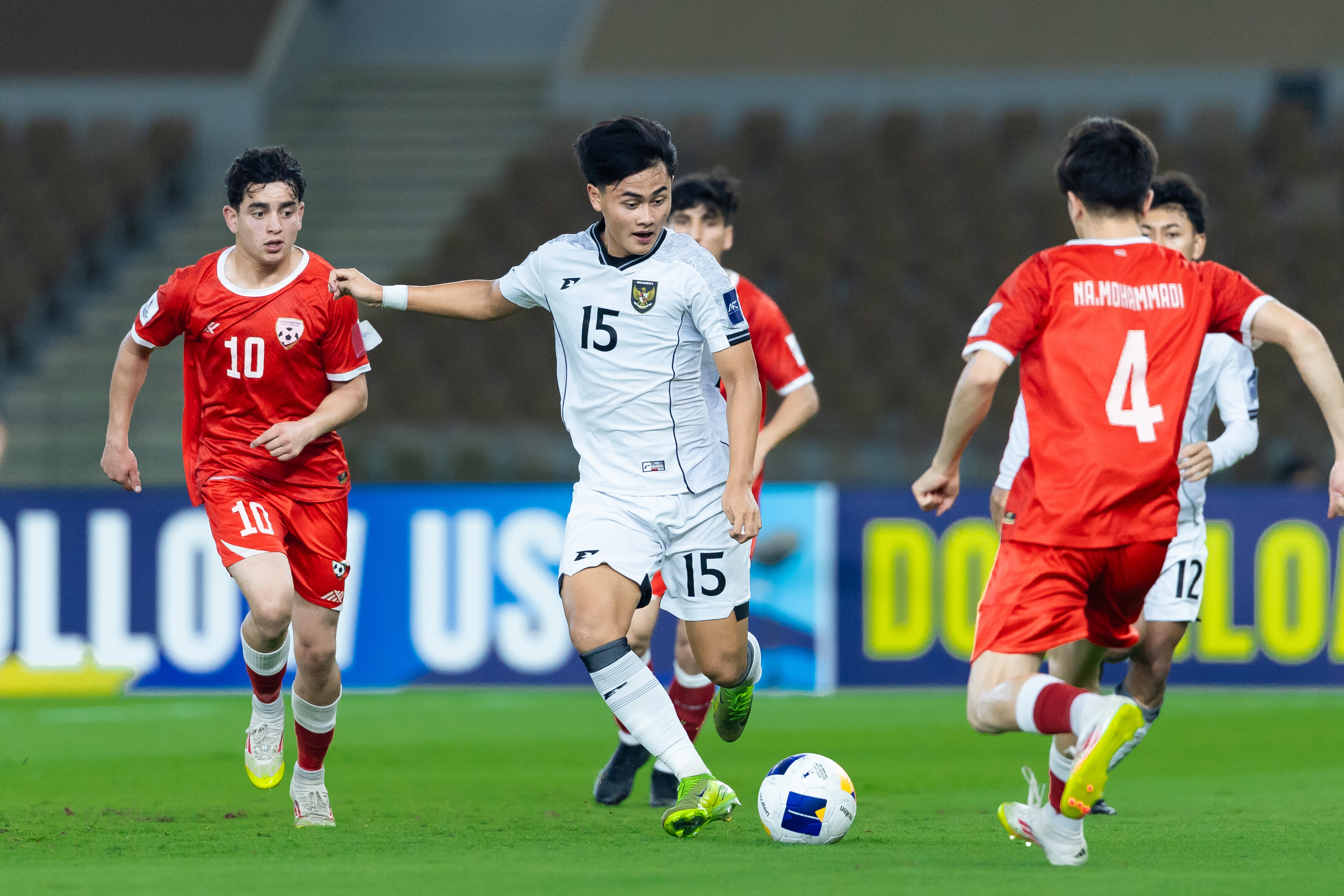 世俱杯参赛资格-印尼队横扫中国队，安赛龙统治全场