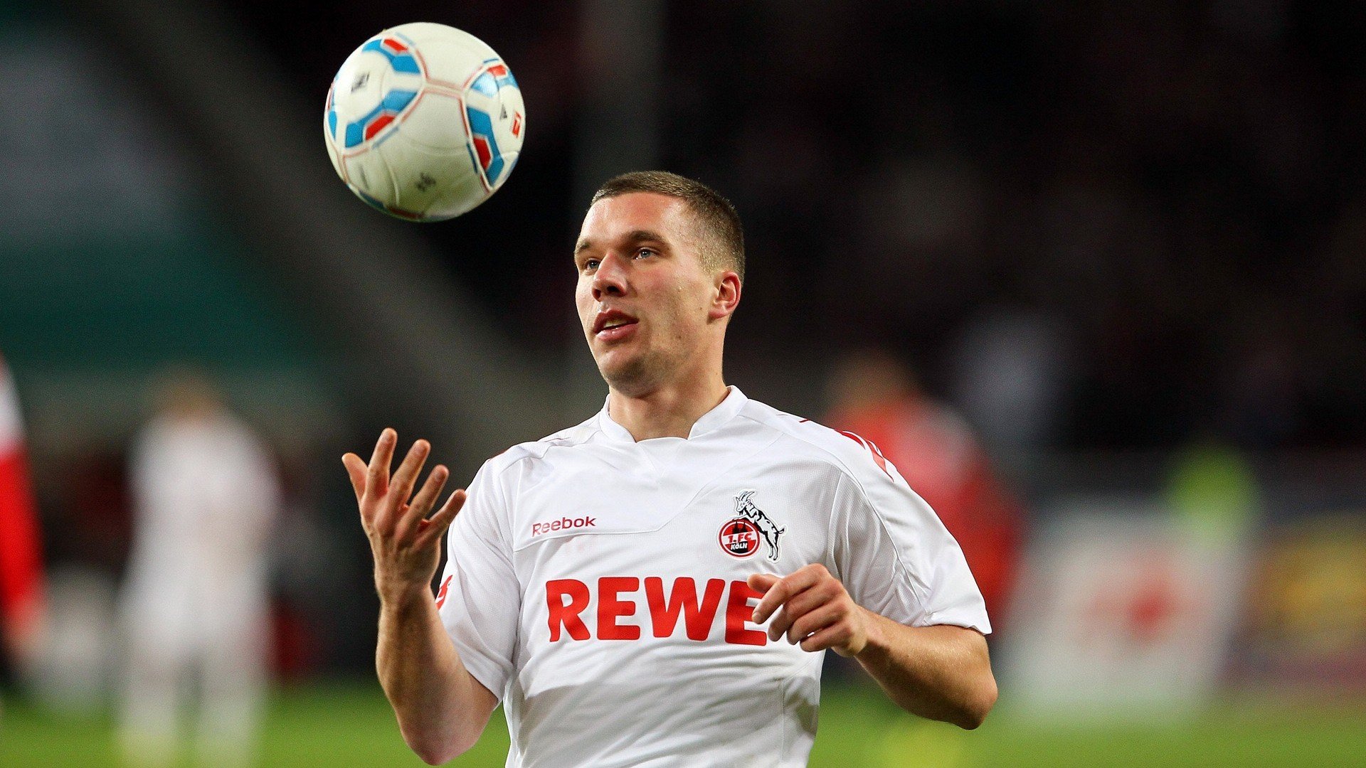 世俱杯2025-F1新赛季揭幕战之夜，班凯罗硬仗之王的赛道启示录